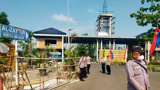 Polisi Geledah Ponpes Al-Zaytun Usai Panji Gumilang Ditetapkan Tersangka