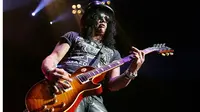 Slash, meski sudah keluar, adalah bagian tak terpisahkan dari Guns N' Roses.