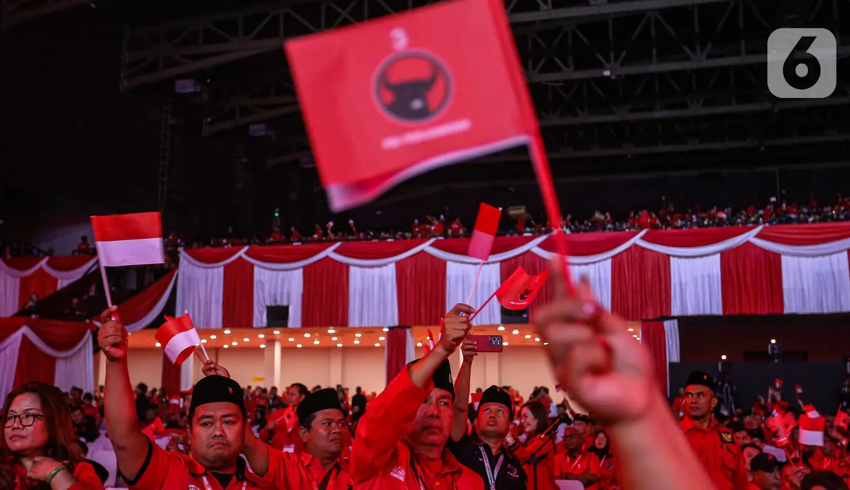 Untuk diketahui, Rakernas ke-5 PDI-P mengambil tema "Satyam Eva Jayate, Kebenaran Pasti Menang”. Dengan sub tema "Kekuatan Kesatuan Rakyat, Jalan Kebenaran Yang Berjaya”. (Liputan6.com/Angga Yuniar)