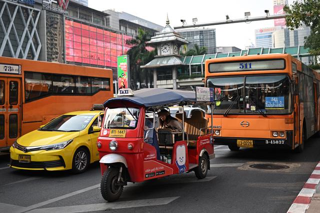 Persingkat Masa Tinggal Turis Bebas Visa