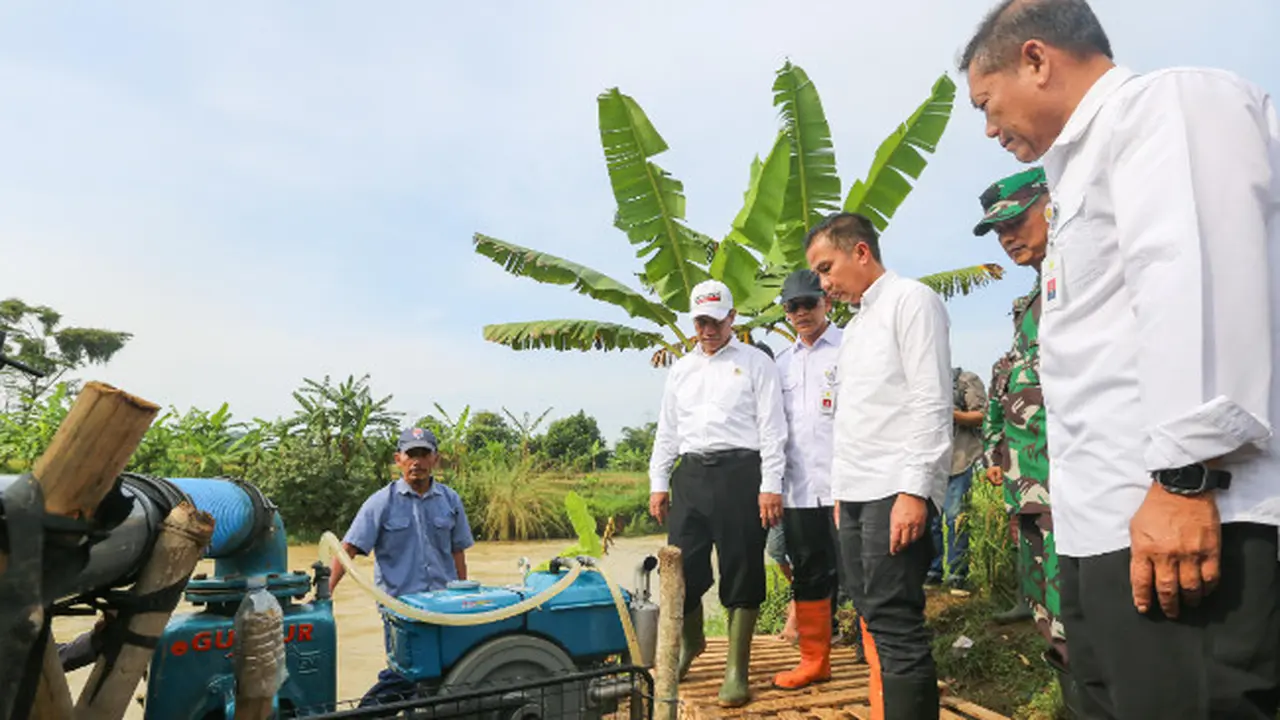 Menteri Amran Blusukan ke Pinggir Sungai Cipunagara Cek Kesiapan Pompanisasi untuk Petani Subang
