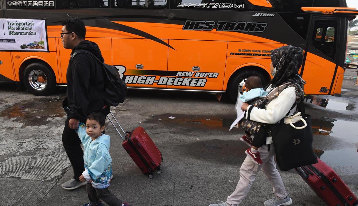 Pendaftaran program mudik gratis Kementerian Perhubungan pada Lebaran 2025 dibuka sejak 10 Maret hingga 23 Maret 2025. (merdeka.com/Arie Basuki)