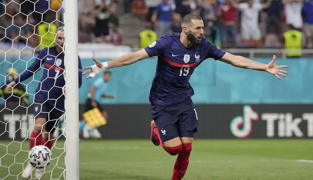 Kurang dari semenit, Prancis sukses membuat gol penyama kedudukan. Benzema, memanfaatkan umpan Mbappe, berhasil mengecoh kiper Yann Sommer yang sepanjang laga tampil cukup apik. (Foto: AP/Pool/Vadim Ghirda)