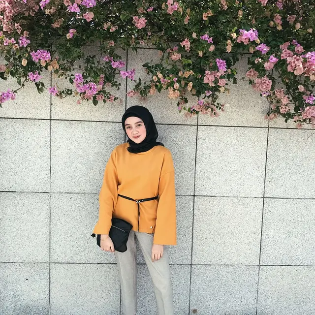 6 Potret Rani Safitra, Wanita Viral Dilamar Tetangga Depan Rumah