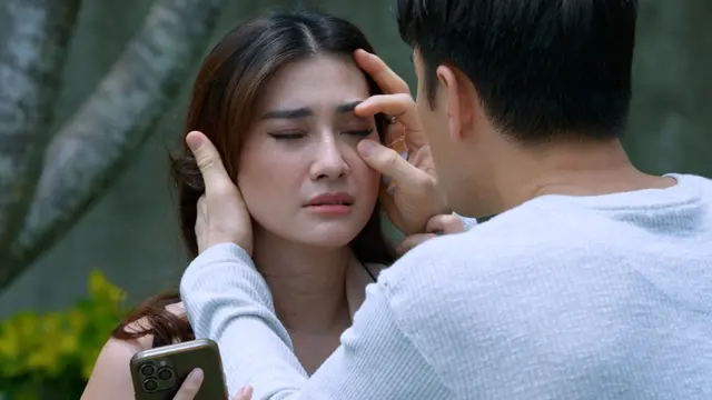 Di Antara Dua Cinta