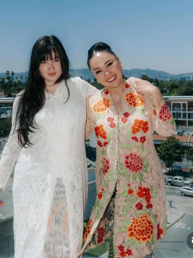 Titi DJ dan Kedua Anak Kembarnya saat hadir di Pernikahan Putri Bungsunya Stephanie Poetri [@ti2dj]