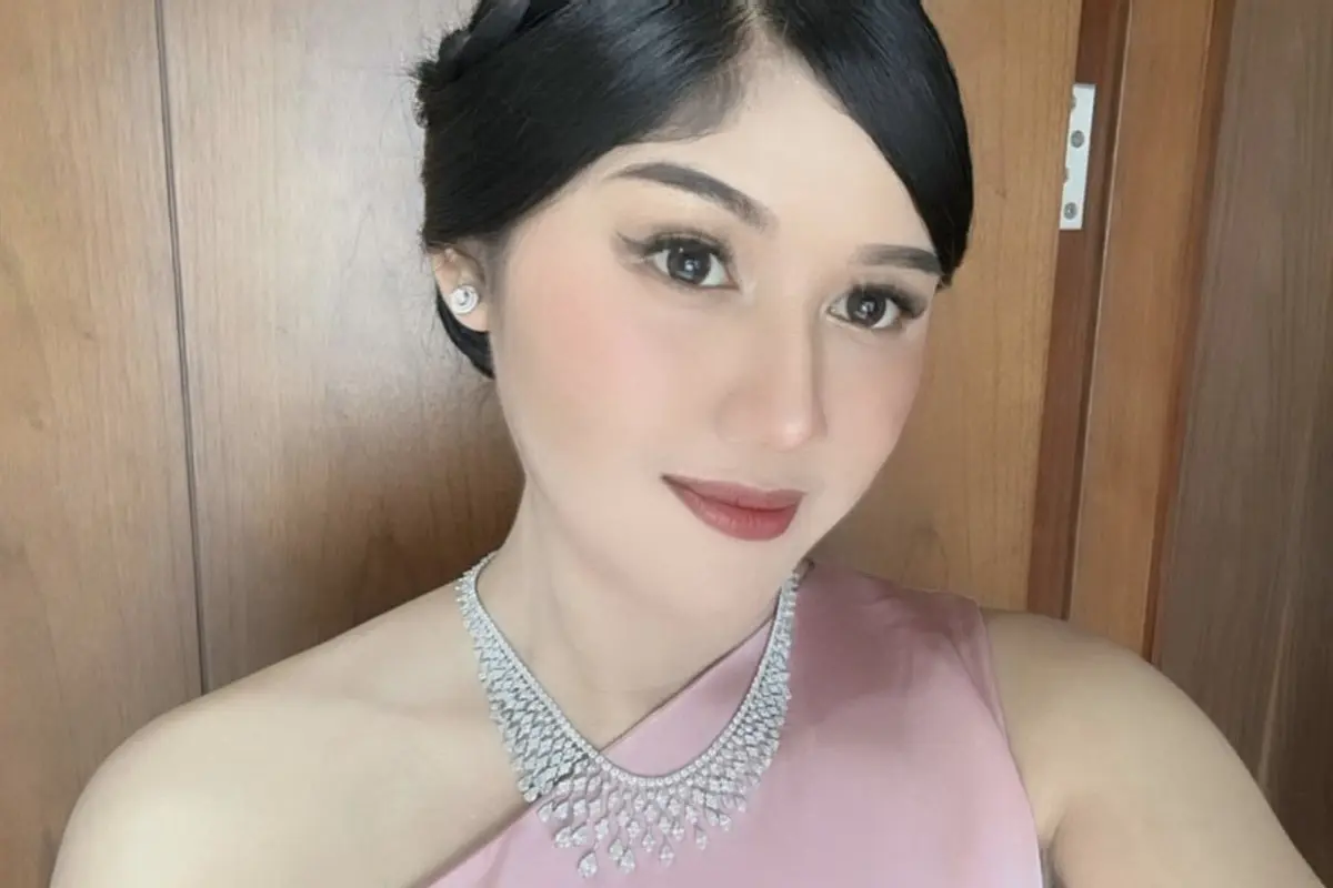 Erina Gudono Saat Jadi Bridesmaid
