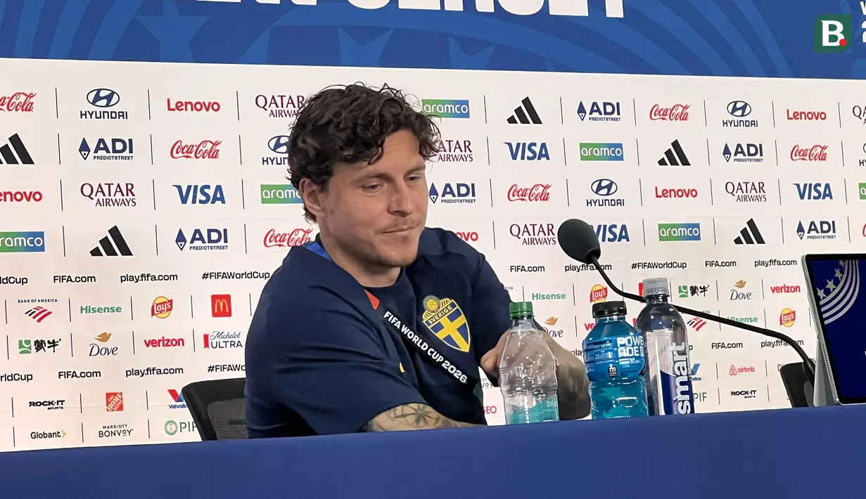 Victor Lindelof menunjukkan ekspresi penuh percaya diri saat menghadiri konferensi pers resmi jelang laga Prancis melawan Swedia pada babak 32 besar Piala Dunia 2026 di New York New Jersey, Amerika Serikat, Senin (29/6/2026). Bek Timnas Swedia itu tampak fokus dan optimistis saat menjawab pertanyaan awak media mengenai persiapan tim menghadapi Prancis. (KLY Sports/Hery Kurniawan)