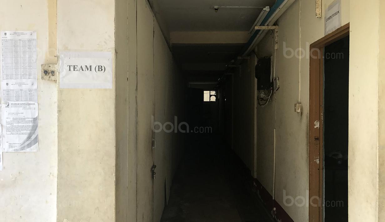 Kamar ganti pemain di Stadion Padonmar, Yangon, Myanmar (09/09/2017). Selama Piala AFF U-18 2017 stadion tersebut menjadi tempat berlatih Garuda Nusantara. (Bola.com/Aning Jati)