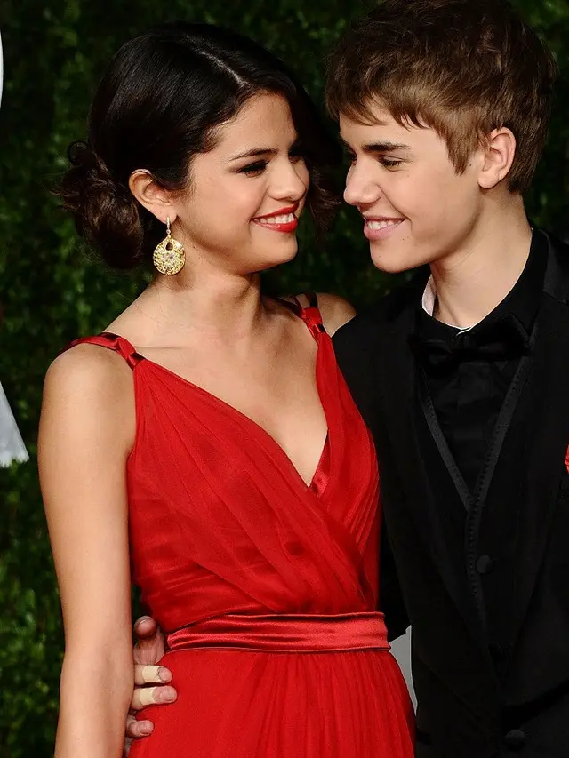 [Bintang] Justin Bieber - Selena Gomez