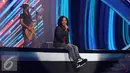 Vokalis Slank, Kaka saat menghibur penonton dalam acara Konser Raya 22 Tahun Indosiar di Jakarta, Rabu (11/1). Pada malam puncak HUT Indosiar, akan menyuguhkan sajian musik dari musisi lokal dan dunia. (Liputan6.com/Herman Zakharia)