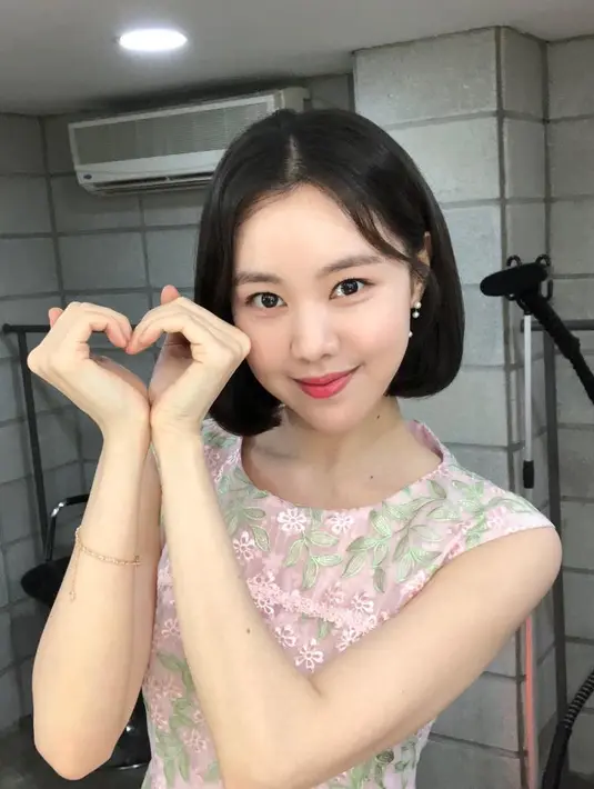 Lantaran aktris cantik ini sudah membintangi beberapa drama populer seperti Jealousy Incarnate, Suspicious Partner, Tomorrow with You, Rich Man Poor Woman, dan Revolutionary Love. (Foto: instagram.com/__kimyewon)