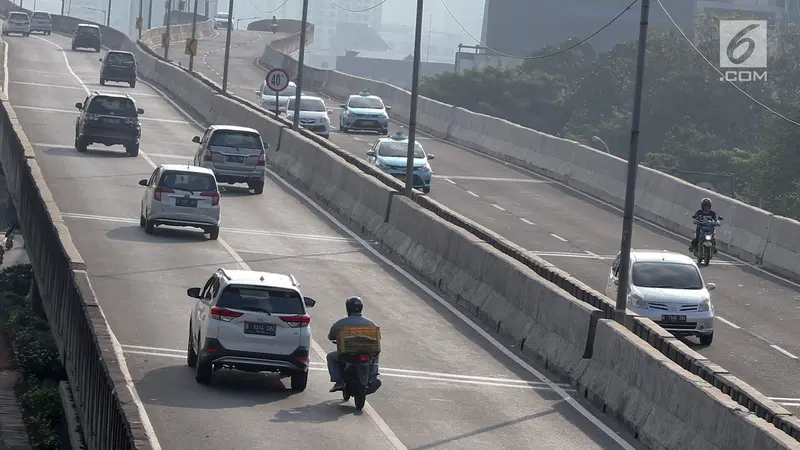 Sering Dirazia, Pemotor Tetap Nekat Terobos JLNT Kampung Melayu - Tanah Abang