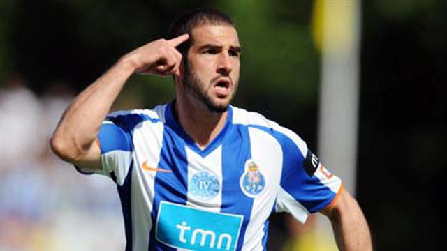 Lisandro Lopez (© AFP 2009)