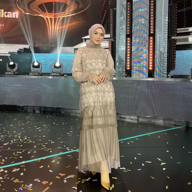 7 Gaya OOTD Citra Kirana dengan Simpel Dress, Jadi Inspirasi