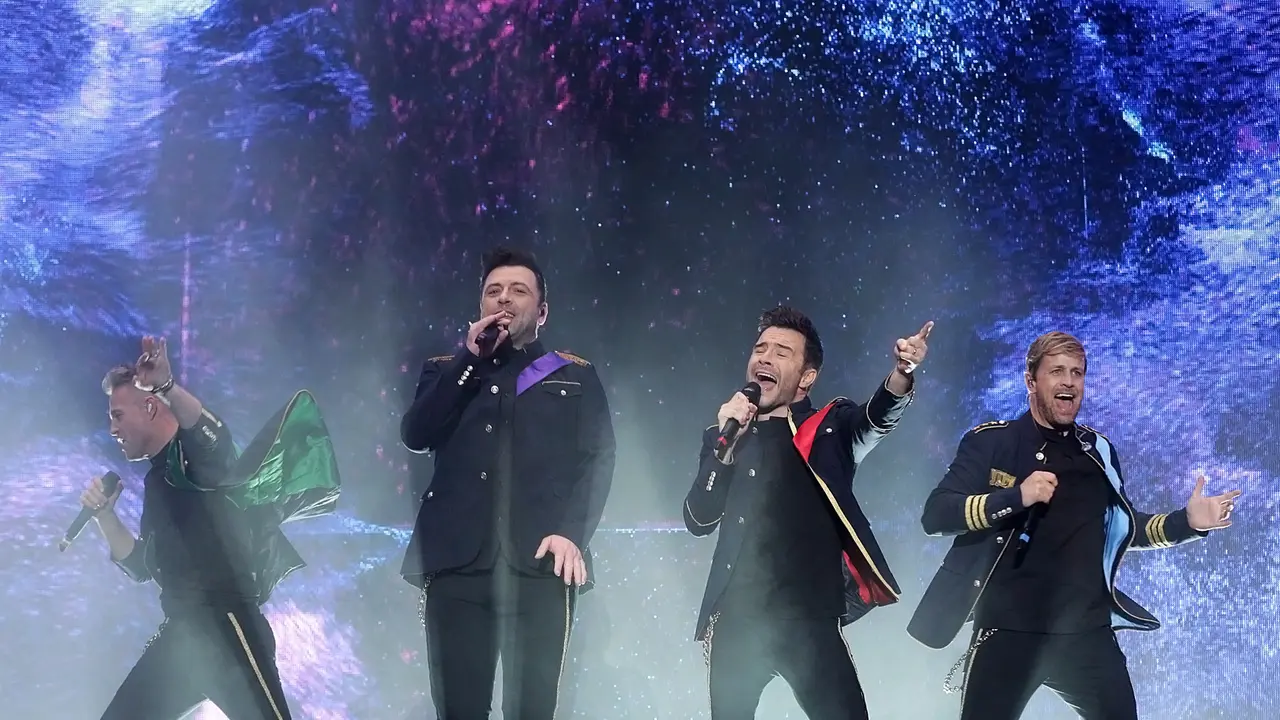 Westlife Konser The Twenty Tour Borobudur Symphony di Candi Borobudur Jawa Tengah (foto by Bambang E Ros)