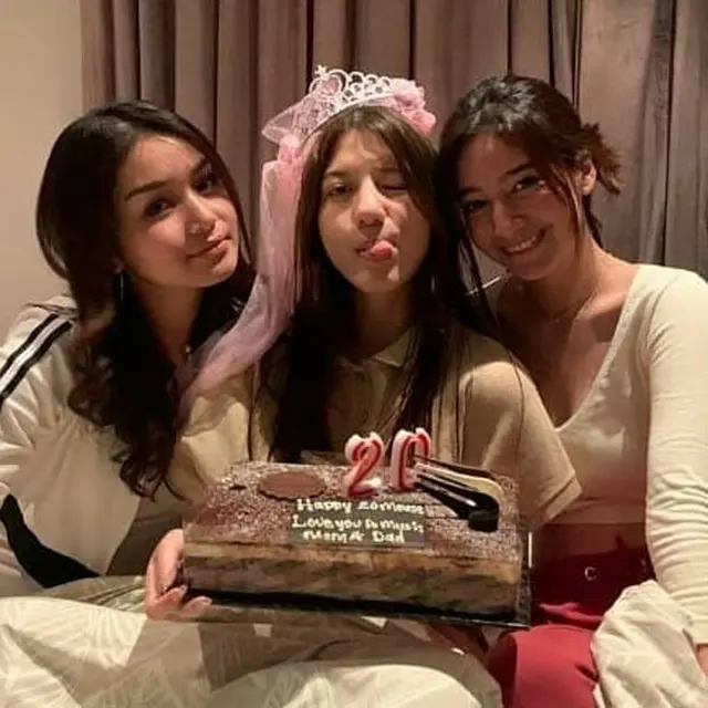 Momen Ulang Tahun Cassandra Lee yang Ke-20, Dirayakan Bersama Sahabat. (Sumber: Instagram/cassandraslee)