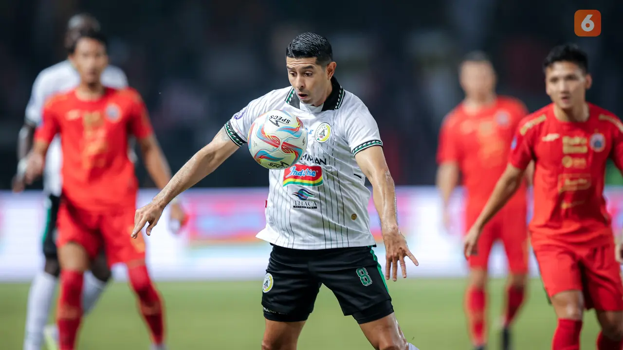 Pemain PSS Sleman Esteban Vizcarra