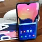 Samsung Galaxy A10 resmi diungkap. (Liputan6.com/ Yuslianson)