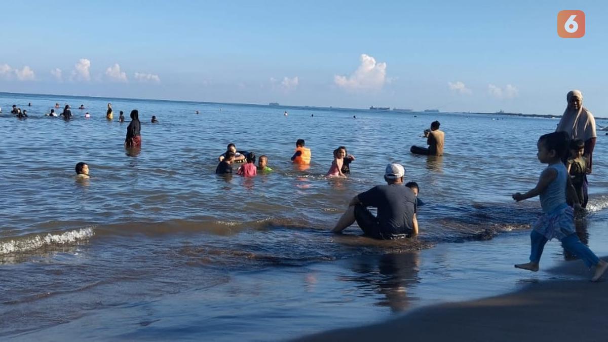 Pantai Anging Mammiri, Favorit Warga Makassar Nikmati Libur Panjang Waisak