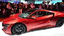 Acura NSX dipamerkan di The North American International Auto Show di Detroit, Michigan, pada tanggal 12 Januari 2015. (AFP Poto/Jewel Samad)