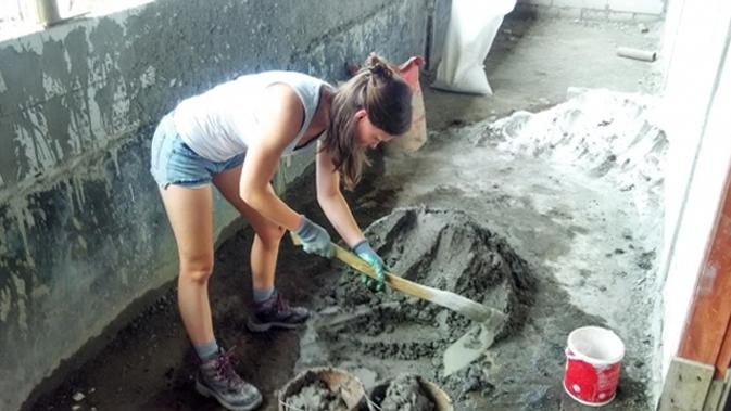 Kisah Bule Cantik Belgia Jadi Kuli Bangunan Di Banyumas Citizen6 Liputan6 Com