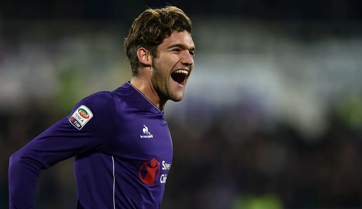 3. Marcos Alonso, Marca melaporkan jika Chelsea tertarik mendatangkan bek kiri Fiorentina ini untuk jadi pelapis Cesar Azpilicueta. Guna merealisasikannya The Blues diprediksi harus menyiapkan dana sebesar 25 juta pounds. (AFP/Alberto Pizzoli)