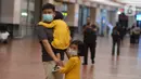Ekspresi keluarga korban saat berada di Posko Crisis Center Sriwijaya Air SJ 182, Bandara Soekarno-Hatta, Tangerang, Banten, Sabtu (9/1/2021). Keluarga korban masih menunggu kabar terkait hilang kontaknya pesawat Sriwijaya Air SJ 182. (merdeka.com/Imam Buhori)