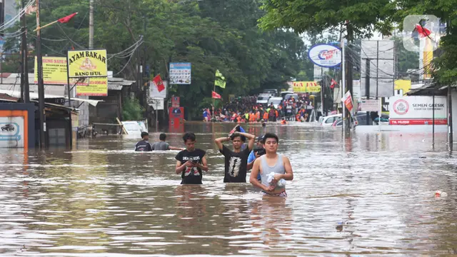 Banjir Rendam Ciledug Indah, Jalan Tangerang ke Jakarta Terputus