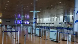 Penutupan ini imbas serangkaian serangan udara Israel pada 13 Juni 2025 menyerang 100 target termasuk situs nuklir dan militer Teheran, dan menewaskan kepala staf angkatan bersenjata, kepala Garda Revolusi Iran, dan ilmuwan nuklir terkemuka. (GIL COHEN-MAGEN/AFP)