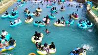 Wahana Kolam Ombak di kawasan destinasi wisata AWB Kabupaten Purwakarta. Foto (Liputan6.com/Asep Mulyana)