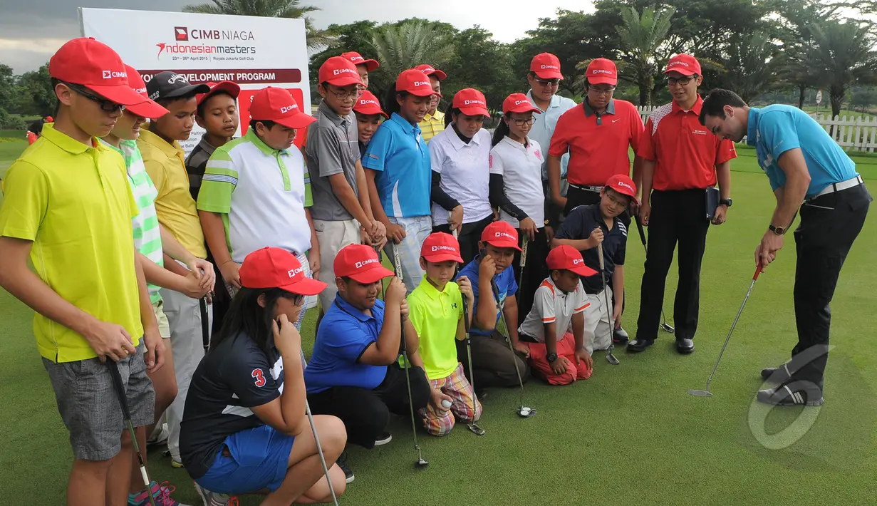 Suasana coaching clinic’ bersama pelatih Joe Glynn dari Leadbetter Golf Academy (LGA) Indonesia, Jakarta, Minggu (15/3/2015). Kegiatan ini untuk menyambut CIMB Niaga Indonesia Masters 2015 pada 23 April 2015 (Liputan6.com/Herman Zakharia)