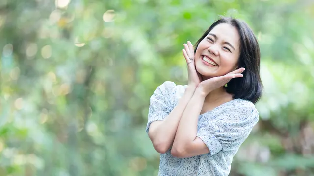 bahagia tertawa manis imut