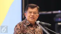 Jusuf Kalla saat memberi sambutan dalam pembukaan TAFISA Games 2016 ke-6 di Mall Ancol Beach City, Jakarta, Sabtu (8/10/2016). Jusuf Kalla secara resmi membuka gelaran TAFISA yang ke-6. (Liputan6.com/Herman Zakharia)