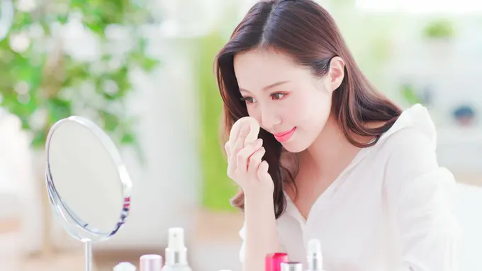 Daily Makeup Routine yang Nggak Boleh Ketinggalan untuk Memulai Hari, Bikin Tampilan jadi Cantik Natural