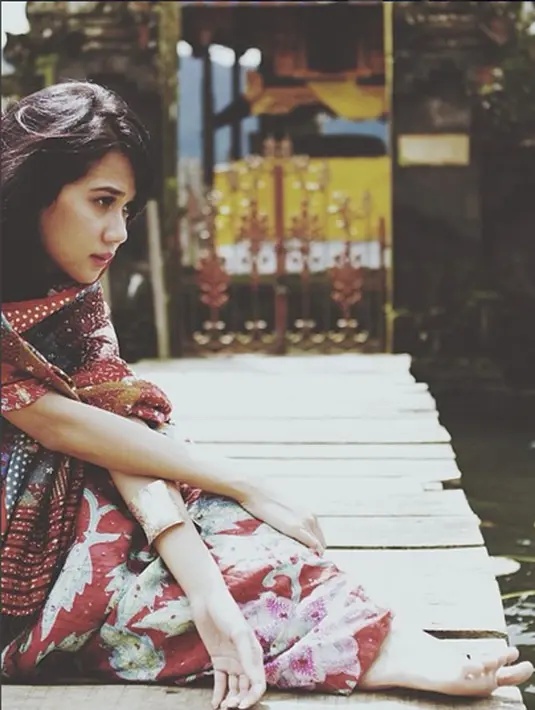 Gista Putri tak hanya cantik, ia pun fokus pada karier dan juga pendidikan dalam waktu bersamaan. (via instagram/@gistaputri)