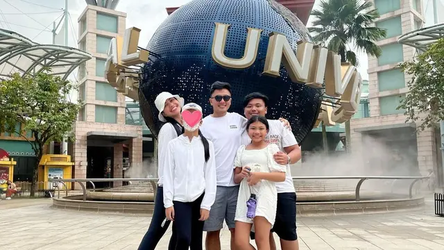 Sembuh dari Leukimia, Ini 6 Momen Seru Denada dan Aisha Liburan Bersama