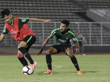 Pelatih Timnas Indonesia U-22, Indra Sjafri, saat sesi latihan di Stadion Madya, Jakarta, Rabu (24/7). Latihan ini merupakan persiapan jelang Sea Games 2019 Filipina. (Bola.com/M Iqbal Ichsan)