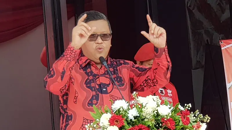 Sekjen PDIP, Hasto Kristiyanto dalam peresmian kantor DPC Purwakarta PDIP. (Merdeka.com/Muhammad Genantan Saputra)