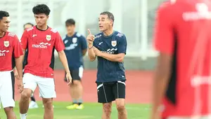 Hokky Caraka dan Gerald Vanenburg dari Timnas Indonesia U-23 (Instagram/geraldvanenburgofficial)