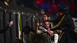 Pemain Juventus Cedera Ditabrak Fans Saat Invasi Lapangan Pramusim