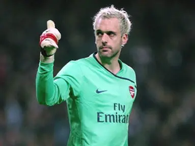 Arsenal&#039;s Spanish goalkeeper Manuel Almunia during their Champions League match against AS Roma at Emirates football stadium, in London on February 24, 2009. AFP PHOTO/Carl de Souza 