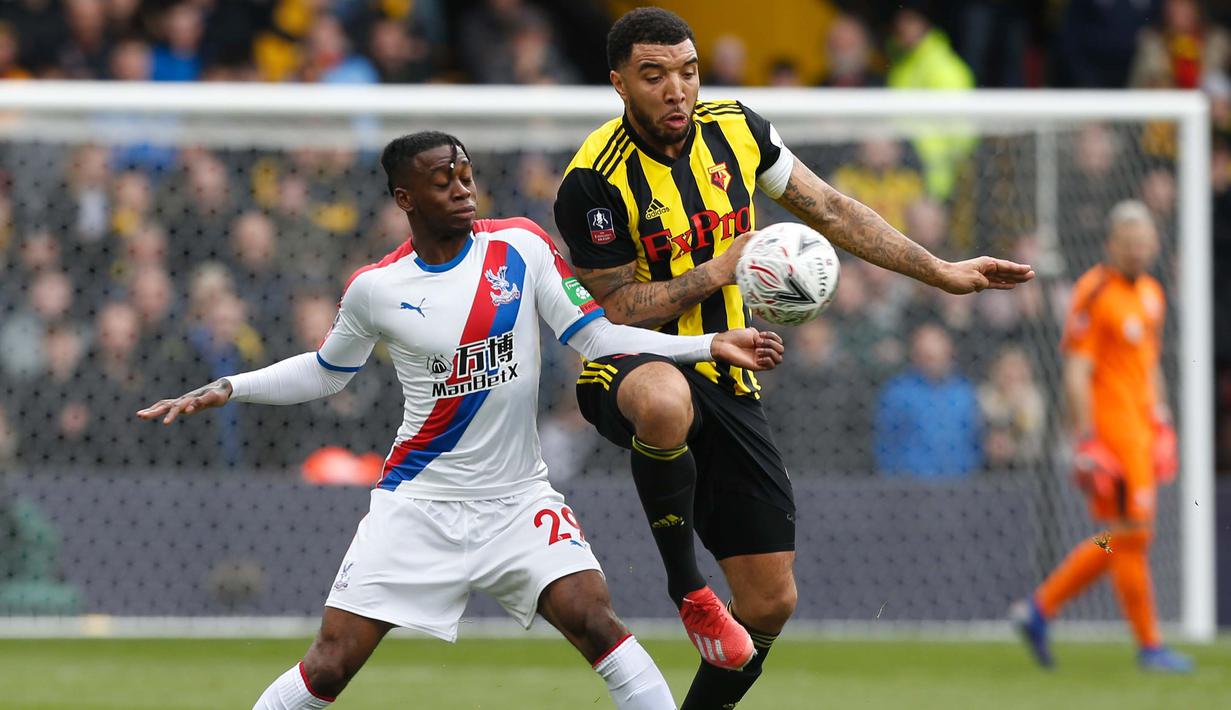 Aaron Wan-Bissaka menjadi pemain kelima termahal dalam sejarah transfer dari Mnachester United. (Photo by Ian KINGTON / AFP)