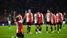 Penyerang Feyenoord, Igor Paixao, merayakan gol yang dicetaknya ke gawang PEC Zwolle dalam laga pekan ke-30 Eredivisie 2024/2025 di Feijenoord Stadium, Rotterdam, Sabtu (26/4/2025) dini hari WIB. Feyenoord menang telak 4-0 atas tamunya. (Olaf Kraak / ANP / AFP)
