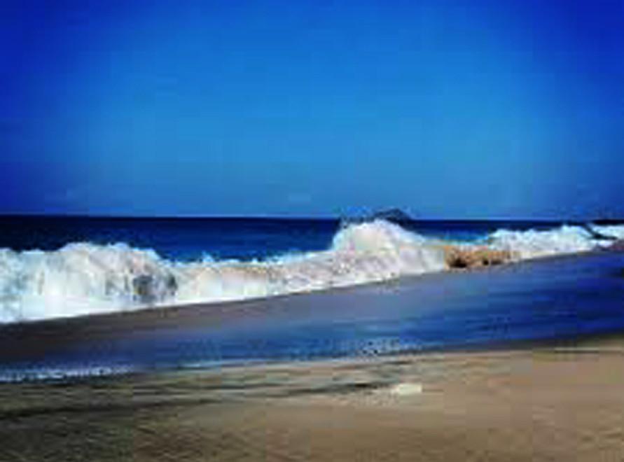 Kabupaten Lembata, NTT, memiliki sejuta wisata indah. Salah satunya adalah Pantai Mingar. (Liputan6.com/Ola Keda)