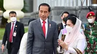 Iriana Jokowi mendampingi Presiden Jokowi. (Foto: Dok. Instagram @jokowi)