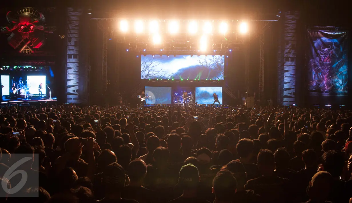 Penampilan band trash metal Megadeth pada acara Hammersonic 2017 di Echo Park, Ancol, Jakarta, Minggu (7/5). Kedatangan Megadeth kali ini ke Hammersonic 2017 juga dalam rangka mempromosikan album terbaru mereka 'Dystopia'. (Liputan6.com/Gempur M Surya)