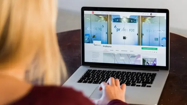 Ilustrasi sekolah online