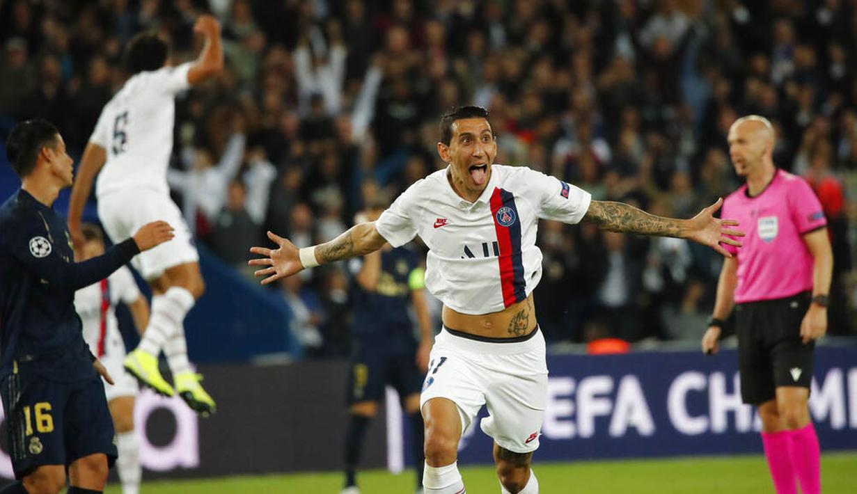 Penyerang Paris Saint-Germain, Angel Di Maria, melakukan selebrasi usai membobol gawang Real Madrid pada laga Liga Champions di Stadion Parc des Princes, Rabu (18/9/2019). PSG menang 3-0 atas Real Madrid. (AP/Francois Mori)