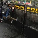 21 Orang Diamankan, Bawa Bahan Molotov dan Petasan di Tengah Demo UI